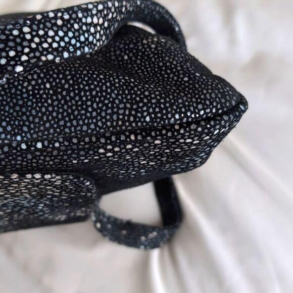 Cofi Leather Metallic Stingray Pattern Embossed Leather  Stunning Crossbody NWOT - Picture 9 of 17